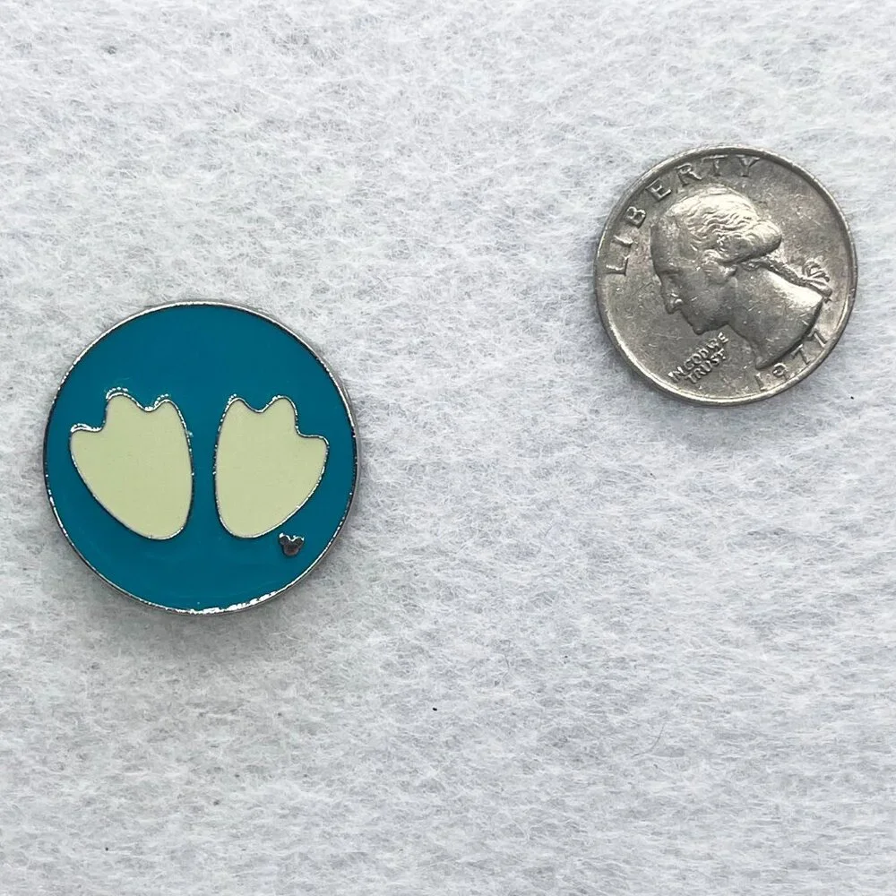 🔮 5/$25‎ Disney Donald Duck Footprint Pin